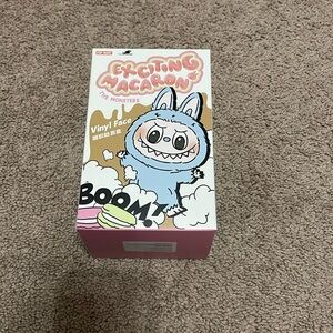 NWT Authentic Exciting Macaron Labubu